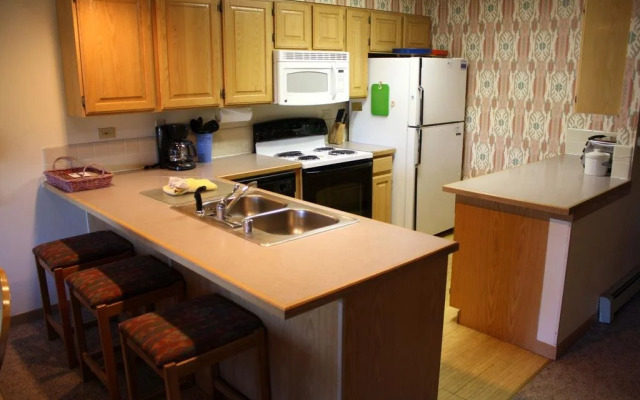 Tyra II Chalet by RedAwning