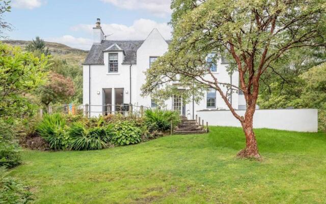 Captivating 4-bed House in Killin