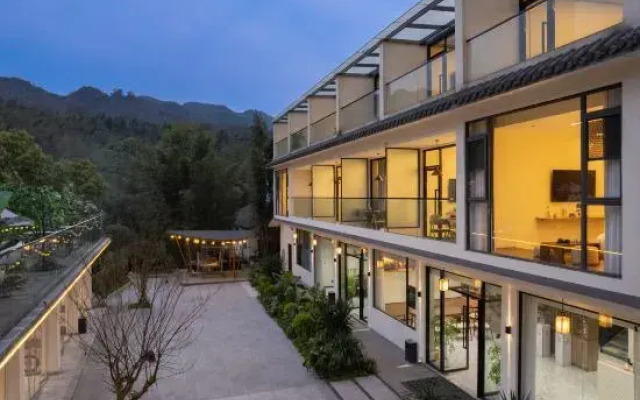 Qiannan Bamboo Sea Yanqi. Private Tang Homestay