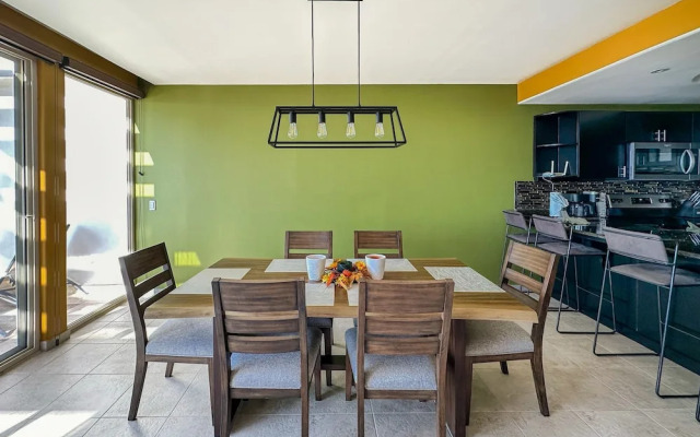 Upscale Ocean View Condo Close to it all Great