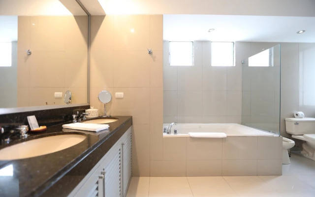 Boardwalk Modern Apartment With Oceanview