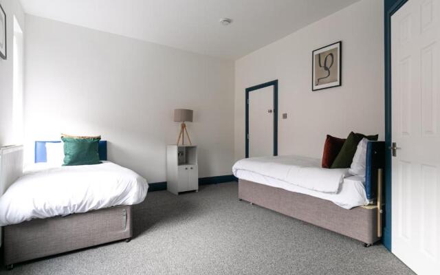 Contractor & Leisure & En-Suite Bathrooms & Free Parking