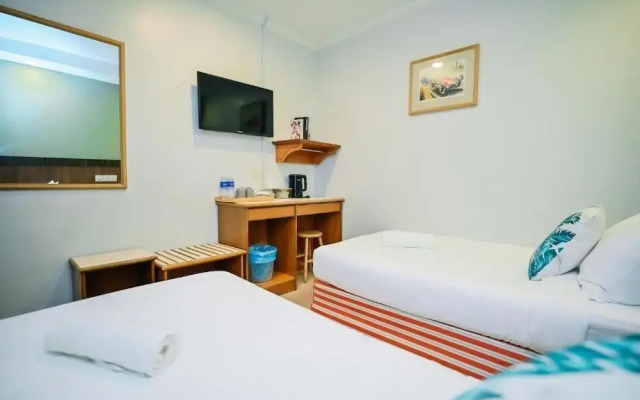 Swing & Pillows at Chinatown