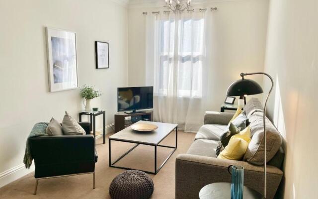 6 Blue Bridge Luxury Apartment
