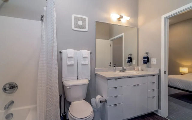 Des Moines Classy 2BD 2BA Downtown Apartment