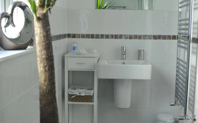 St John's Lodge (incl off-site health club)