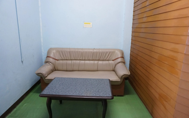 OYO 730 Meedee Hostel