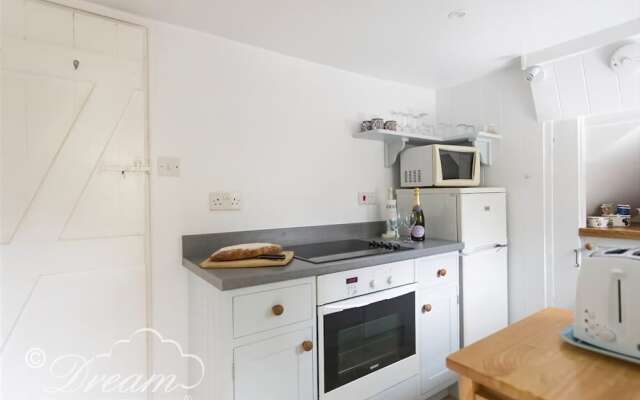 Poppas Cottage, BURTON BRADSTOCK