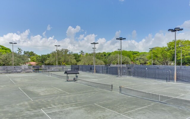 Nifty Miami Apartment ~ 5 Mi to Downtown!