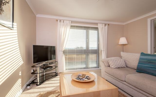 Tay Pearls - Marine Parade