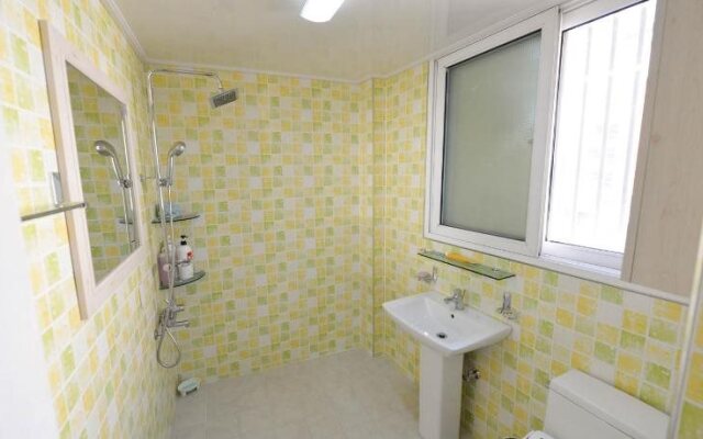 Linker Party House - Hostel