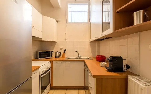 Modernly furnished apartment in Psyri A8