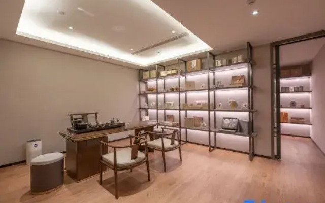 World Hotel (Qingdao Stone Old Beach International Convention and Exhibition Center)