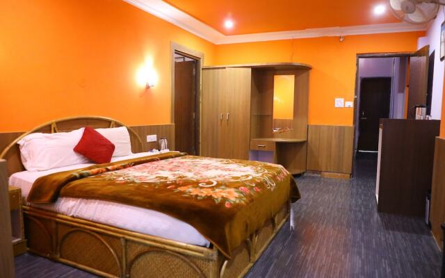 OYO 8367 Hotel The Woodz
