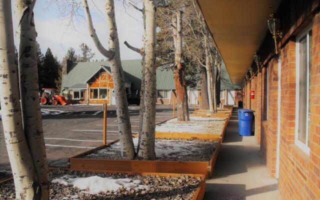 Eagle Crater Lake Inn