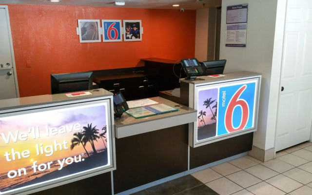 Motel 6 Palm Springs, CA - Downtown