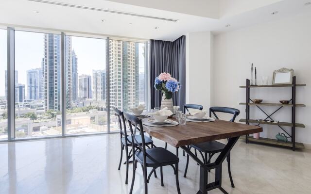 Spacious 2BR Dubai Marina Apartment, Amazing Location!