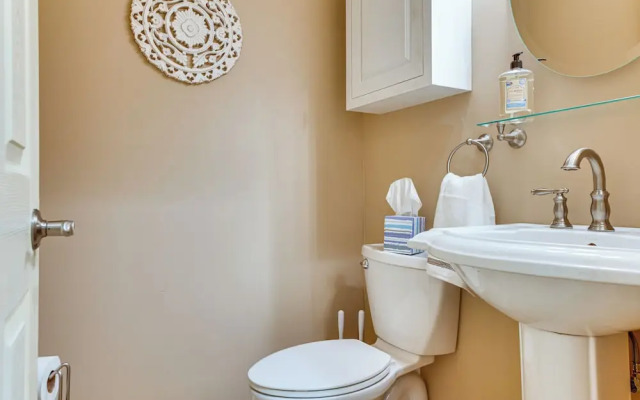 Waterfront Community: Lake Winnipesaukee Retreat!