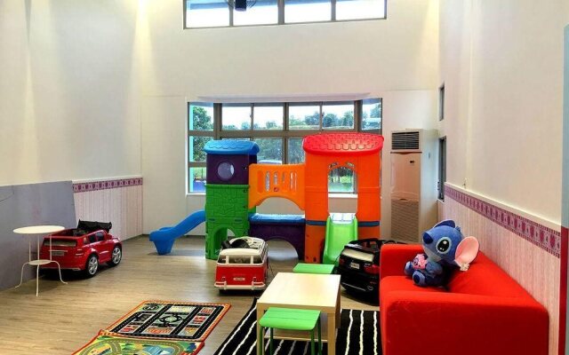 Poetic Castle-Family Theme Villa