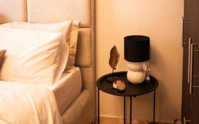 Kate's Luxury Apartment with Private Parking