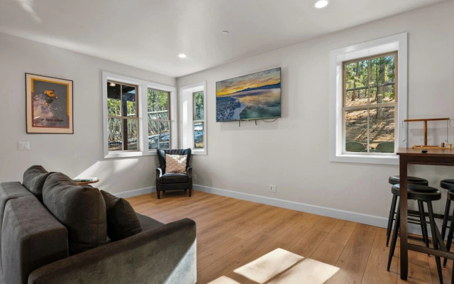 Pine Meadow All Seasons Lodge