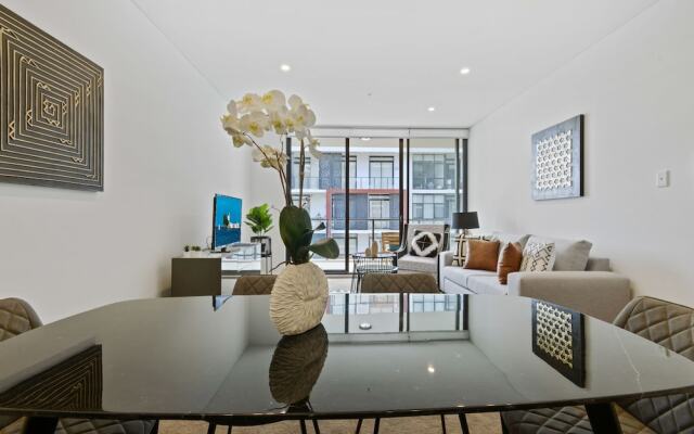 HomeHotel-Waterside Luxury & New Residences