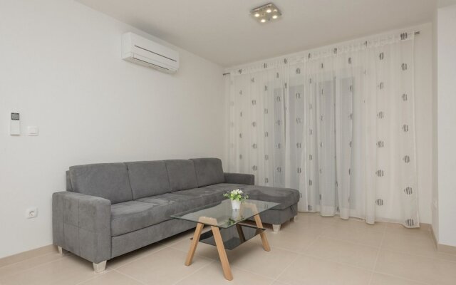 Apartments Mladen