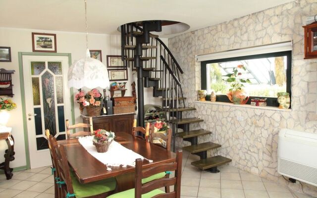 Collina House