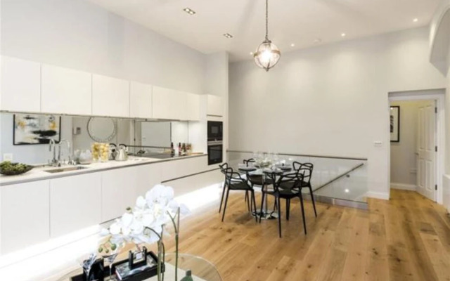 Kensington Court by Lime Street