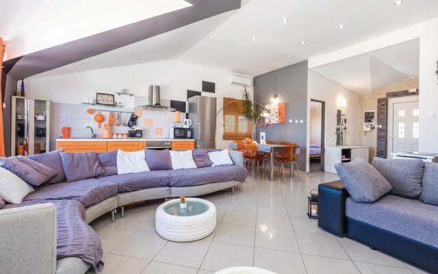 Stunning Home in Cavle With Wifi and 3 Bedrooms