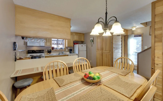 Walk to Lifts: Ski-in/ski-out Angel Fire Condo