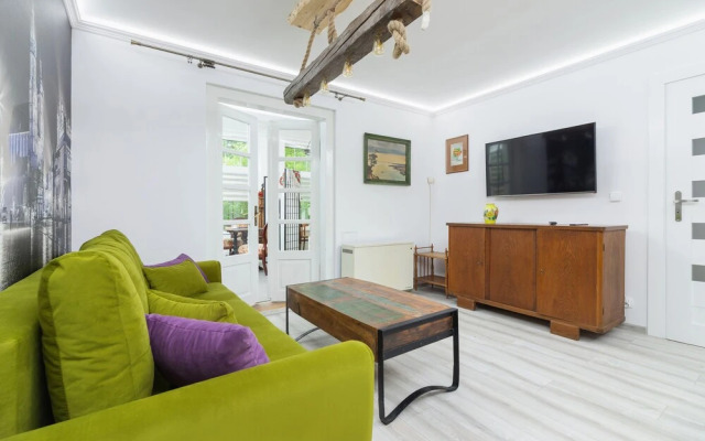 Retro Apartment Zamoyskiego by Renters