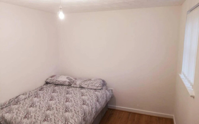 Quiet Residential Area, Within Easy Reach to Town