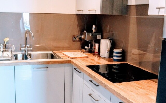 Modern Arthurs Seat Apartment