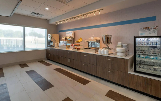 Holiday Inn Express & Suites Tulsa Midtown by IHG