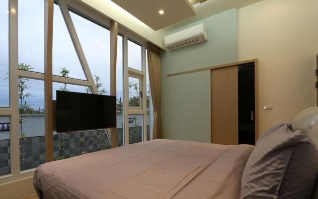 Li Chu Art Paternity B&B