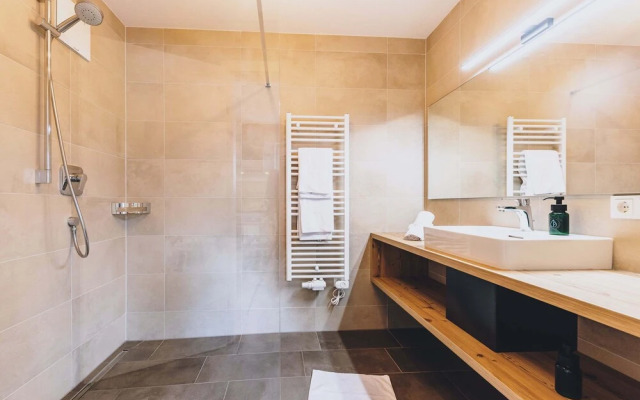 M1 - Mountain Living