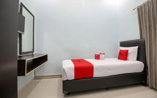 RedDoorz Plus @ Timoho