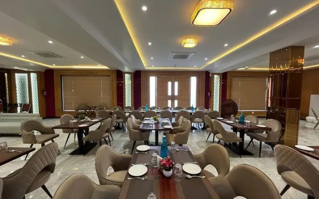 Hotel Three Seasons