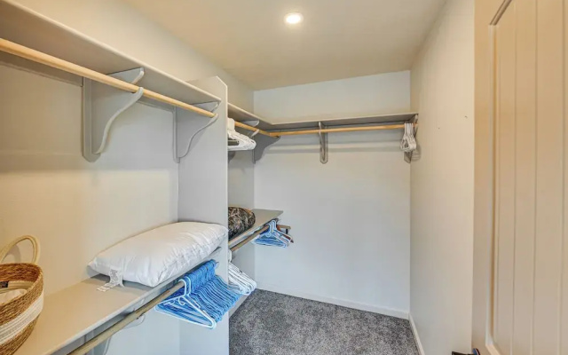 Walk to Downtown: Family-friendly Cody Home!