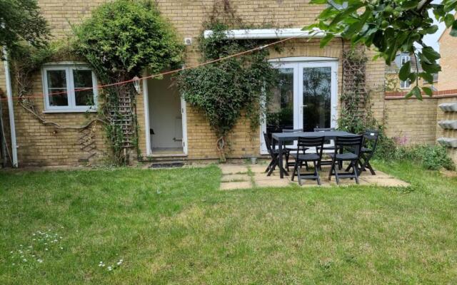 Boleyn Avenue by Incredible Stay