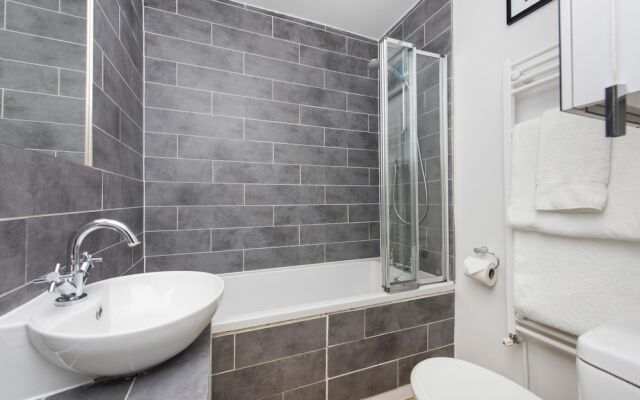 Stunning 2BR Victorian Flat In Vauxhall