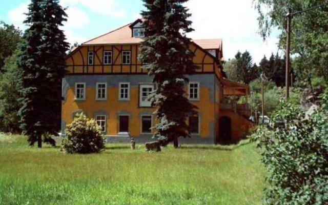 Apartment in a Villa With Park in Grossschirma