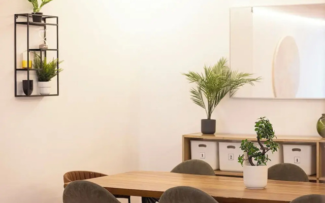 Next'House - Business Boulevard Hostel