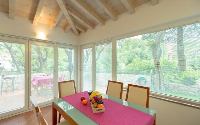 Leona & Borna's Central Lapad Suites