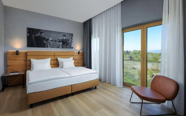 mk | hotel tirana