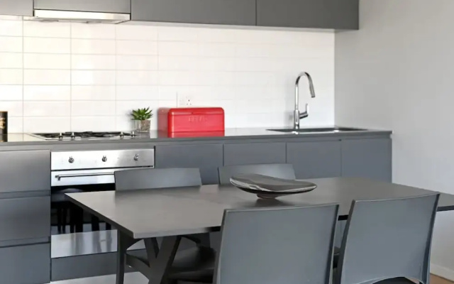 One Bedroom Green Point Spacious