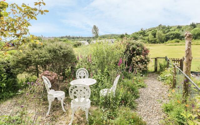 Crinan Canal Cottage No8, Kilmartin