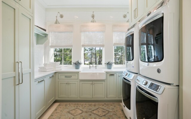 'rees On Wiregrass' Private Pool, Golf Cart, Carriage House Lake District, Watercolor, Fl 5 Bedroom Home by RedAwning