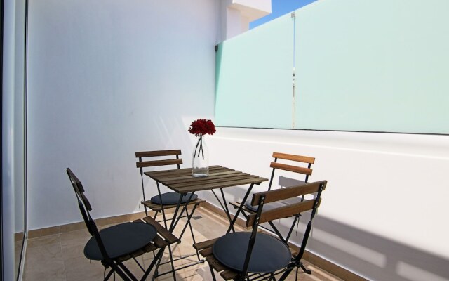 Phaedrus Living: Seaside Luxury Flat Lighthouse 62